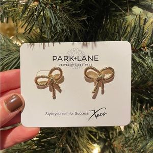 Merry Earrings in gold